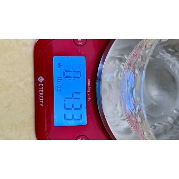 Vintage Delicate Etched Crystal  Candy/Nut/Trinket Bowl 4.5" in diameter - Picture 6 of 8